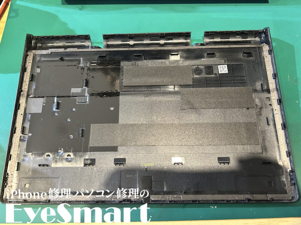 Lenovo Yoga Tab 13 背面フレームを取り外したところ①
