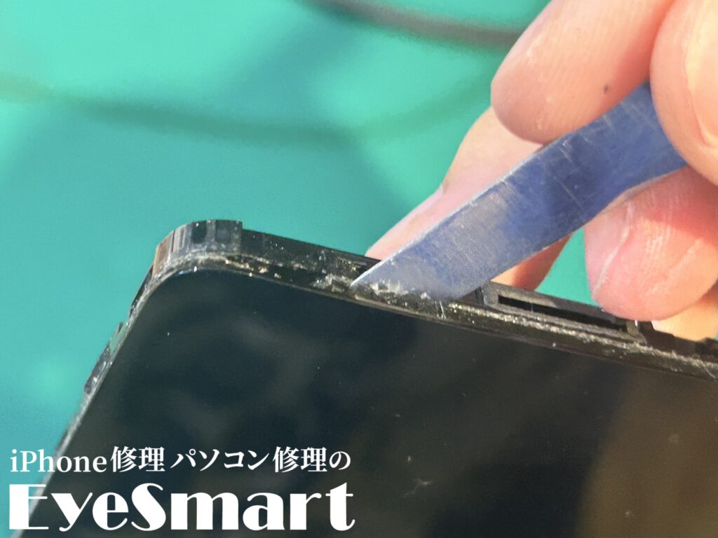 Lenovo Yoga Tab 13 画面を取り外す状態