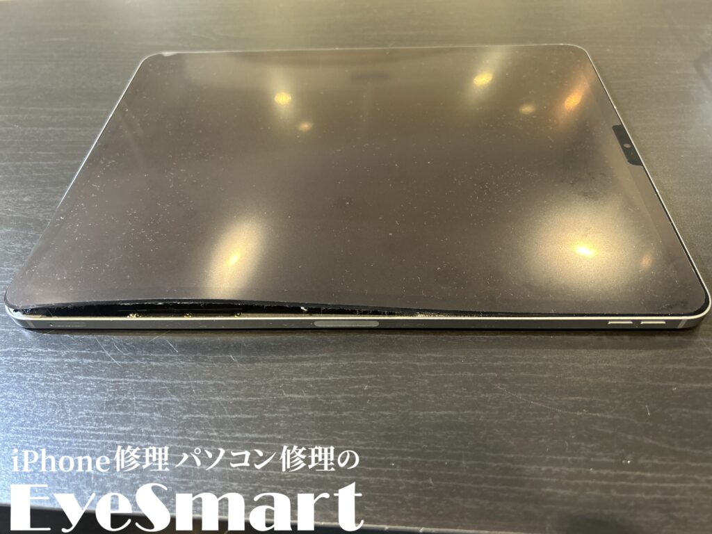 iPad Pro 12.9 第6世代　バッテリー膨張により画面が浮いている