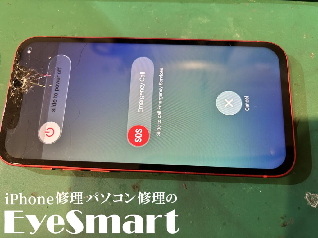 iPhone 12 画面上部が割れて映像が滲んでいる状態