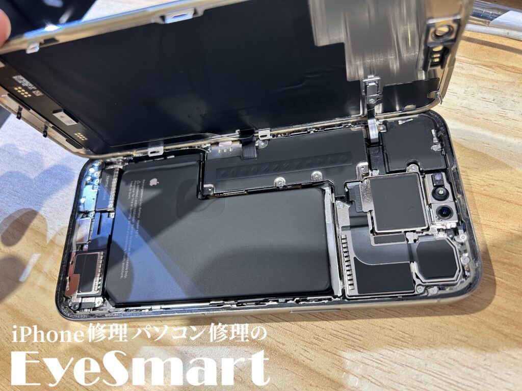 iPhone 15 Pro Max 画面から分解をしていったところ