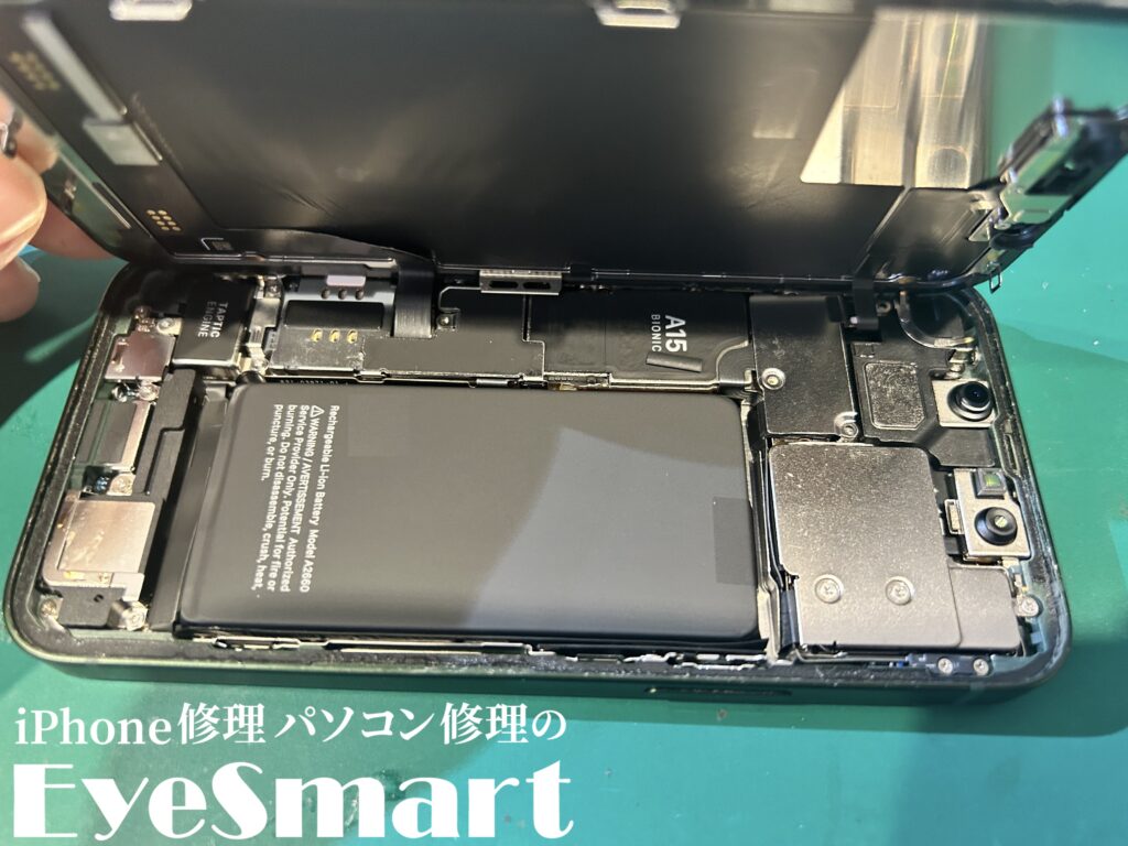 iPhone 13 mini 画面を取り外したところ