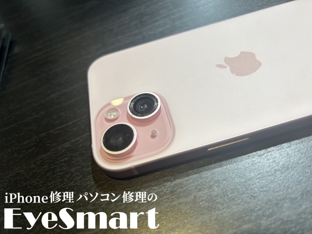 iPhone 15 カメラレンズを取り外したところ。