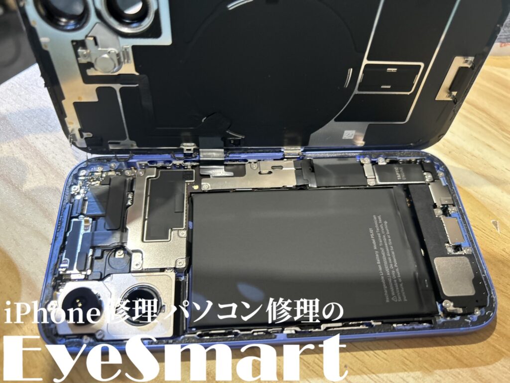 iPhone 16 画面を取り外したところ