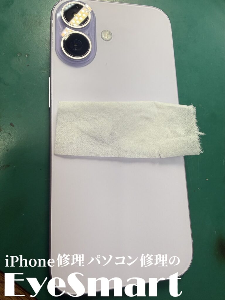 iPhone 17  新しい背面パネルに交換したところ